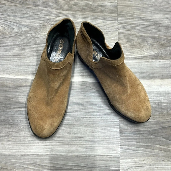 Sorel slip  on suede booties size 8.5 - Picture 2 of 12